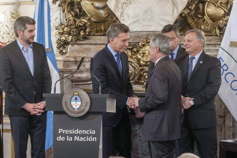 Das Neves particip de la firma del Acuerdo Federal Energtico encabezado por Macri