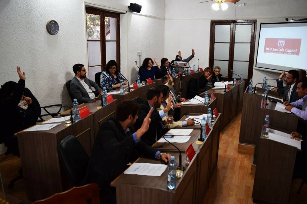 Diputados y el Concejo repudiaron los despidos en Radio Nacional
