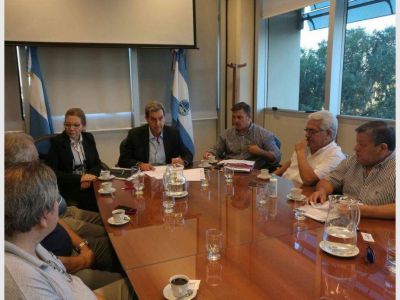 El Gobierno ayudar� a las comunas para que den suba salarial del 22%