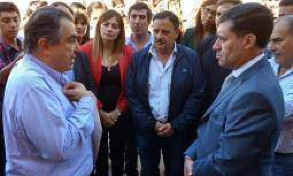 Los candidatos del PJ, juntos y de campa�a con Casas