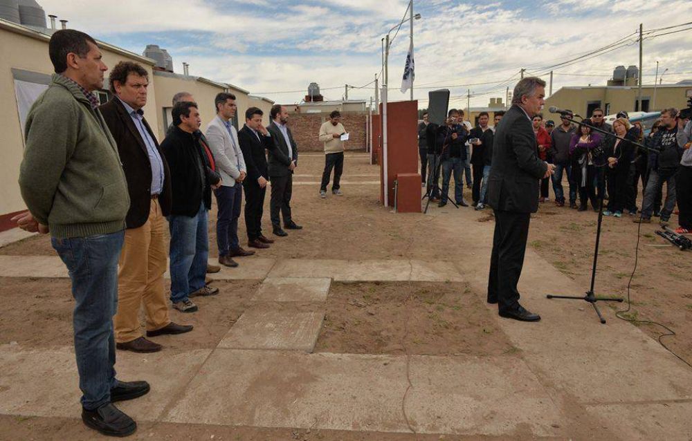 Entregaron 32 viviendas m�s del Plan Federal de la UOM y Petroqu�micos