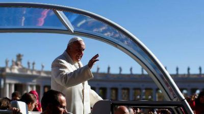 Bergoglio: educar es como cultivar, los ni�os son terreno sagrado