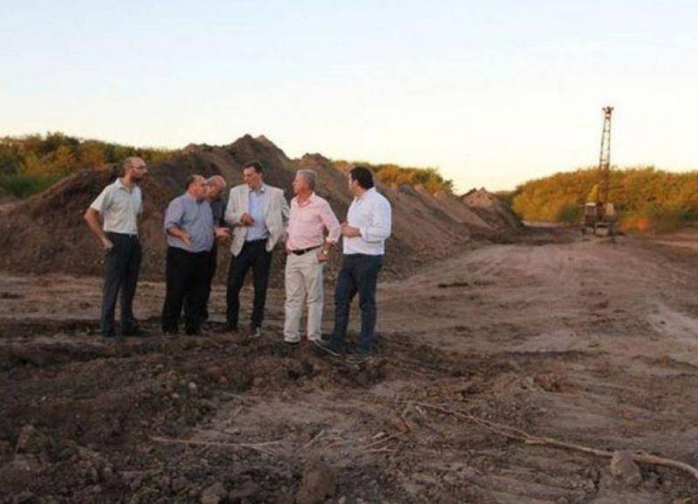 Pac�fico recorri� obras de cloacas, cord�n cuneta y asfalto en Ramallo