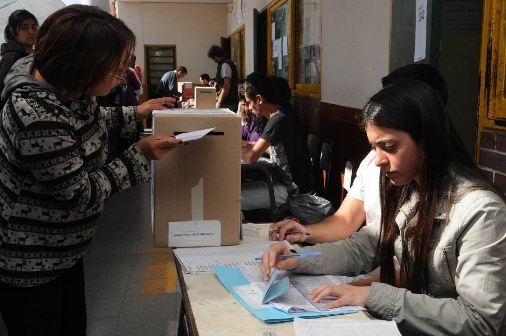 La ampliaci�n del cupo femenino provoca un debate en los partidos