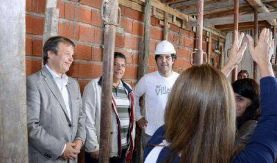 Avanzan las obras en una escuela de Longchamps