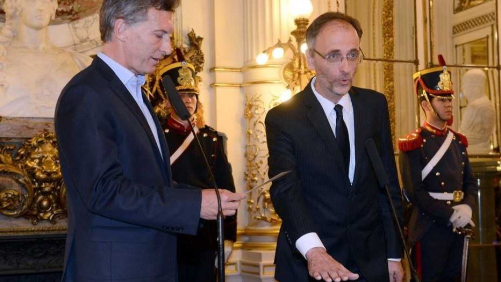 Cambio en un �rea clave del Gobierno: se va Carlos Balb�n, el procurador del Tesoro