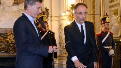 Cambio en un �rea clave del Gobierno: se va Carlos Balb�n, el procurador del Tesoro