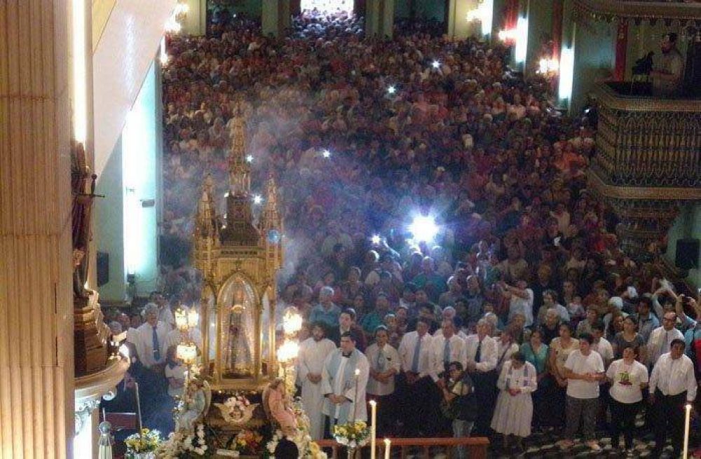 Cientos de fieles participaron de la tradicional bajada de la Virgen del Valle