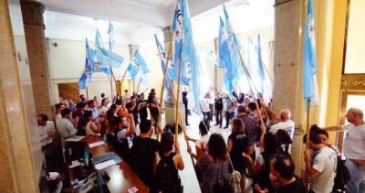 Judiciales porte�os en pie de guerra por paritarias