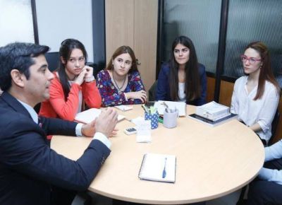 Alumnos de Abogac�a asisten gratis a 50 personas por d�a
