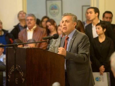 Cornejo acus� a los privados y al IPV de 