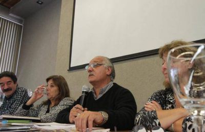 La Provincia y los docentes firmaron el acuerdo salarial