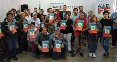 La provincia entreg� subsidios en Firmat y Teodelina