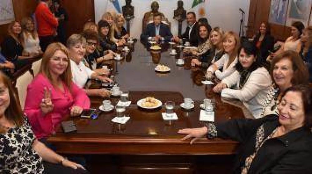 El gobernador se reuni con senadoras y diputadas peronistas para analizar el panorama provincial