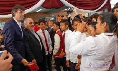 Con el ministro Bullrich, Colombi inauguró una escuela en Esquina