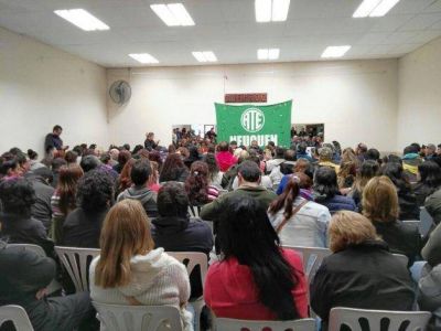 En el primer d�a de paro, ATE define m�s medidas de fuerza