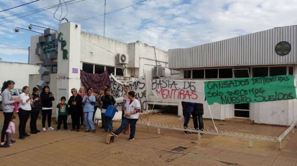 Empleados de Clnica San Pablo hacen paro y olla popular en Ramallo