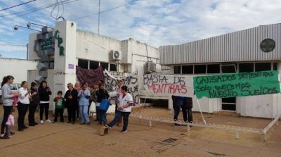 Empleados de Cl�nica San Pablo hacen paro y olla popular en Ramallo