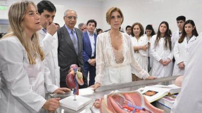 La gobernadora inaugur� el edificio de laboratorios de la Facultad de Ciencias M�dicas