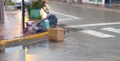 Por el paro de trabajadores de Ashira, la basura permanece en las calles