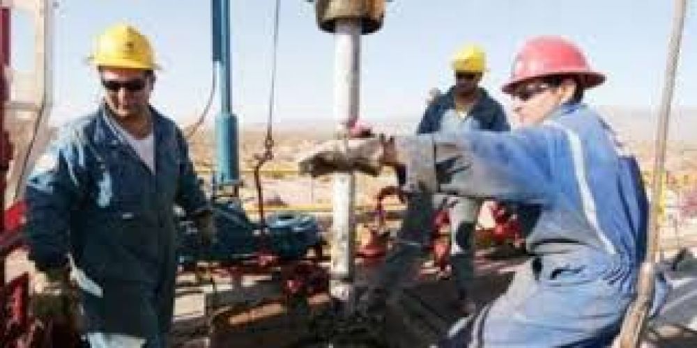 Petroleros de Santa Cruz van al paro por salarios y suspensiones