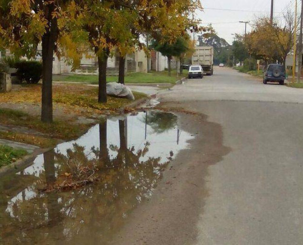 Quejas por una recurrente p�rdida de agua en Maip� al 1200