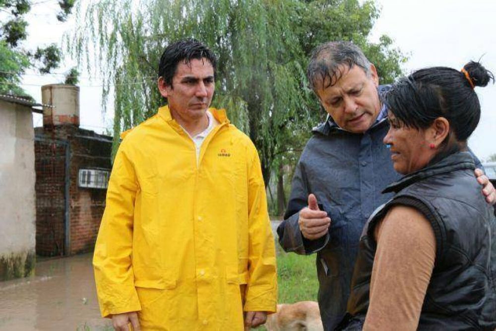 El gobernador recorri los barrios de Resistencia por las lluvias