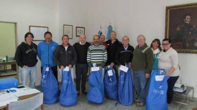 El intendente entreg� material deportivo a clubes del distrito