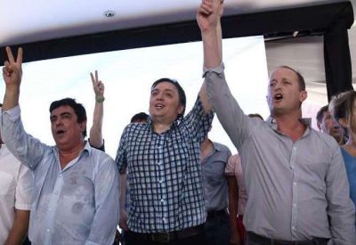 La interna del PJ: El �kirchnerismo sin Cristina� le respondi� al �randazzismo� con una amplia reuni�n