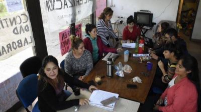 Fadecs: no cede el conflicto y 50 profesores piden una salida