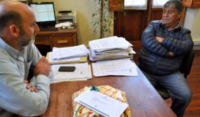 Torta en mano UOCRA reclam� un a�o de un acuerdo no cumplido