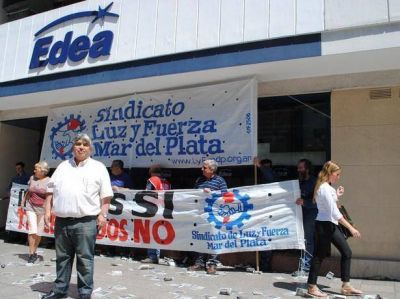 Nuevo paro y movilizaci�n de los trabajadores de Luz y Fuerza en EDEA S.A.