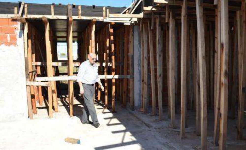 Avanza la construccin de seis nuevas viviendas para empleados municipales de Tres Lomas