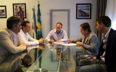  Insaurralde firm� un convenio con la Defensor�a del Pueblo