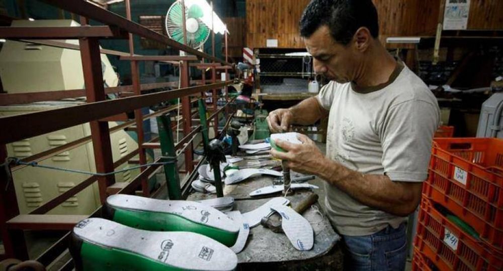 La industria pyme moder� ca�da en marzo: cedi� un 2,5%