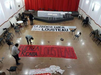 La UCR porte�a pint� la Ciudad con la consigna 