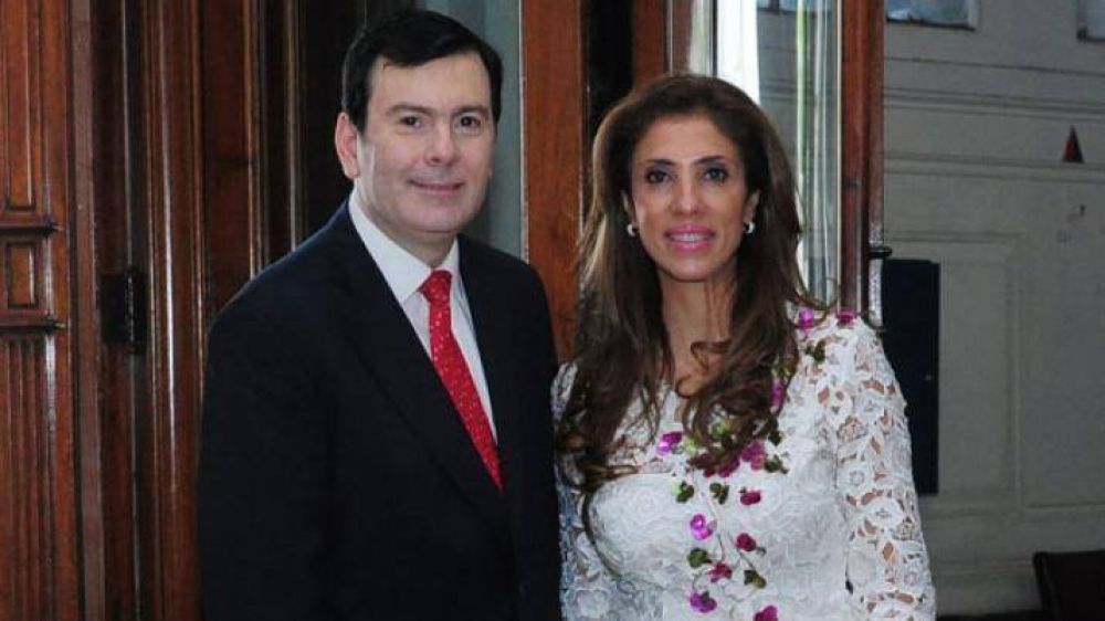 La gobernadora y el senador Zamora saludaron a los santiague�os