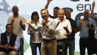 Macri anunci� un proyecto para reconvertir planes sociales en empleo formal