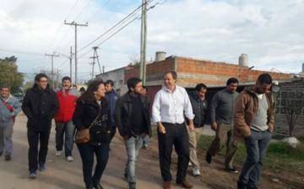  Cascallares recorri� el barrio Rayo de Sol