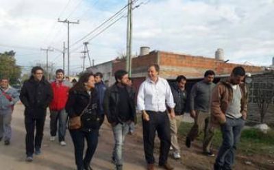  Cascallares recorri� el barrio Rayo de Sol