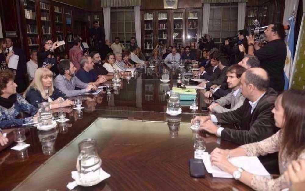 Paritaria docente: expectativa por nueva reuni�n entre Provincia y los gremios
