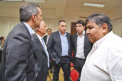 Firman acuerdo petrolero para el sostenimiento de la actividad
