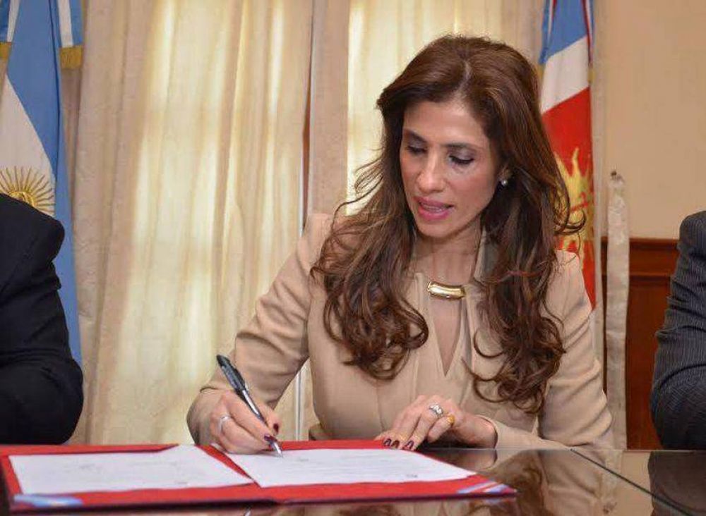 La Gobernadora autoriz� el inicio de obras en diferentes lugares de la provincia