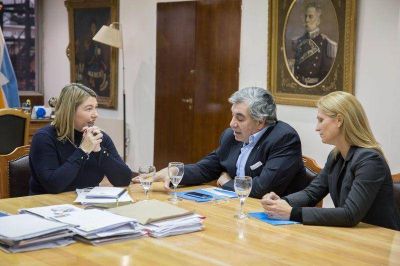 Aerol�neas le comunic� a Bertone que aumentar� en un 90% los vuelos a Ushuaia