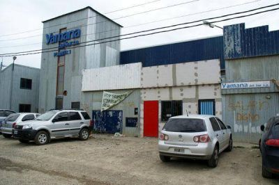 Trabajadores de la textil Y�mana se presentaron en la planta y las puertas estaban cerradas