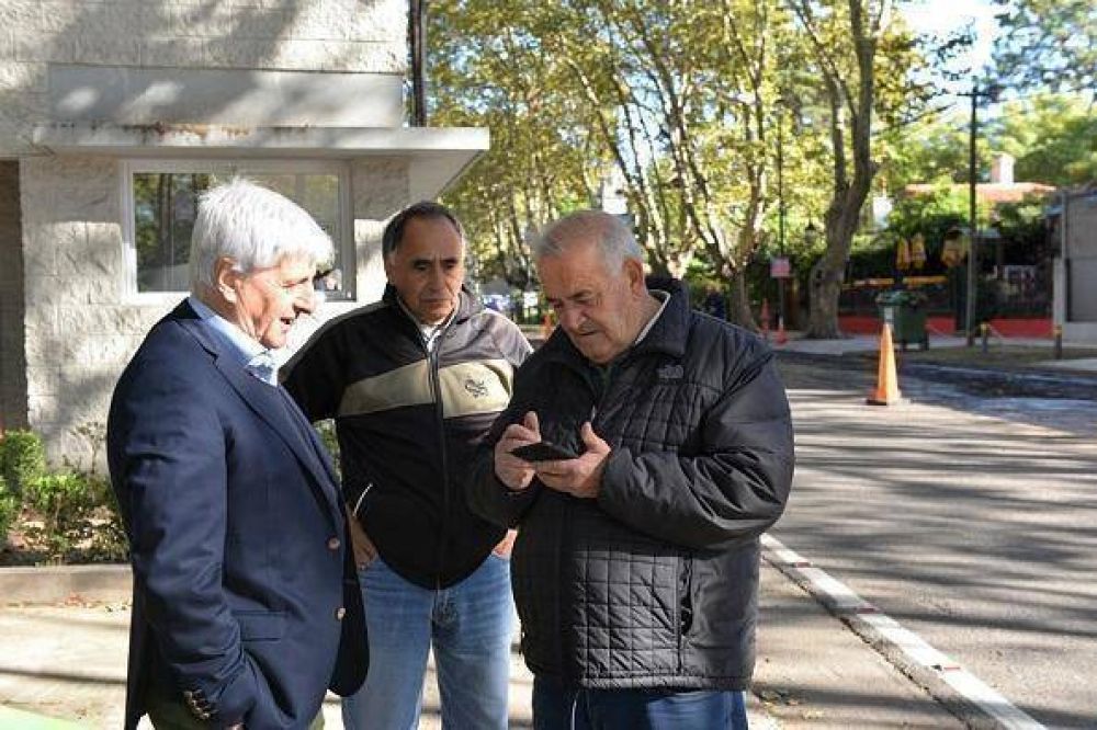 Andreotti supervis� las tareas de asfalto sobre la Avenida Libertador