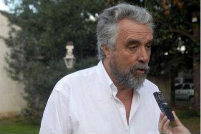West, denunciado por pagar dos veces una misma obra