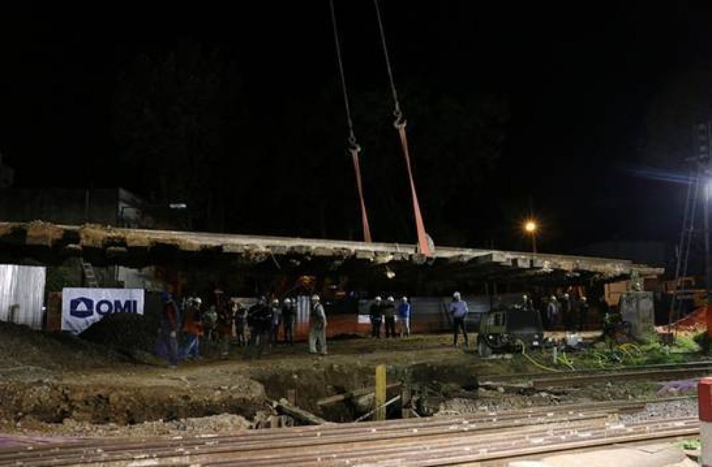 San Isidro: Ya montaron los puentes ferroviarios del t�nel de la calle Espa�a