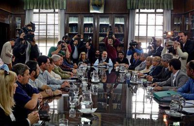 La discusi�n por el presentismo complica m�s la paritaria docente