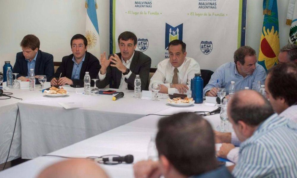 Intendentes K participan de la campa�a encubierta de Esteban Bullrich